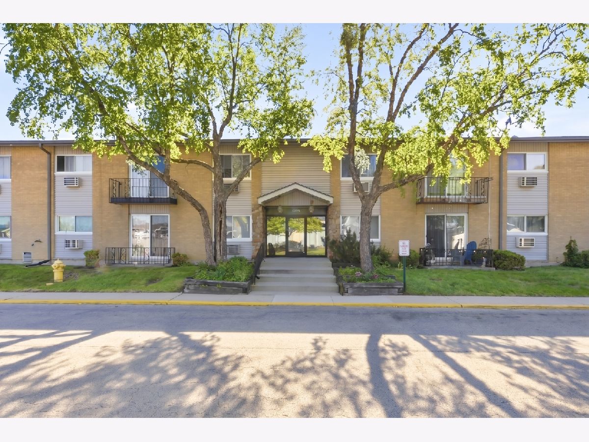  For Sale Des Plaines Illinois, 8828 Leslie Lane