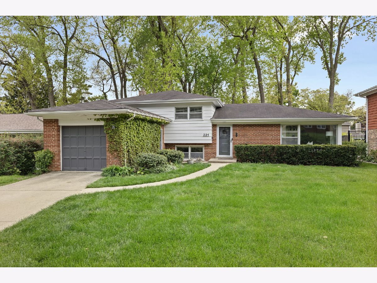  For Sale Lake Bluff Illinois, 221 Sheridan Place