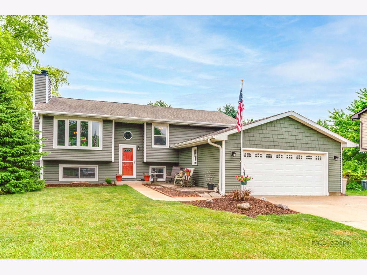  For Sale Lindenhurst Illinois, 829 Colony Court