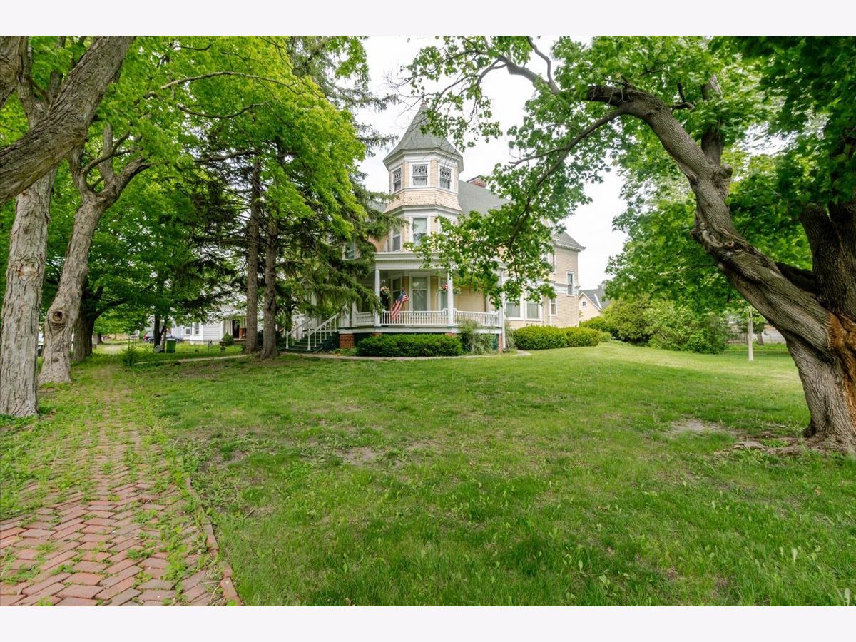  For Sale Chenoa Illinois, 425 Mason Street