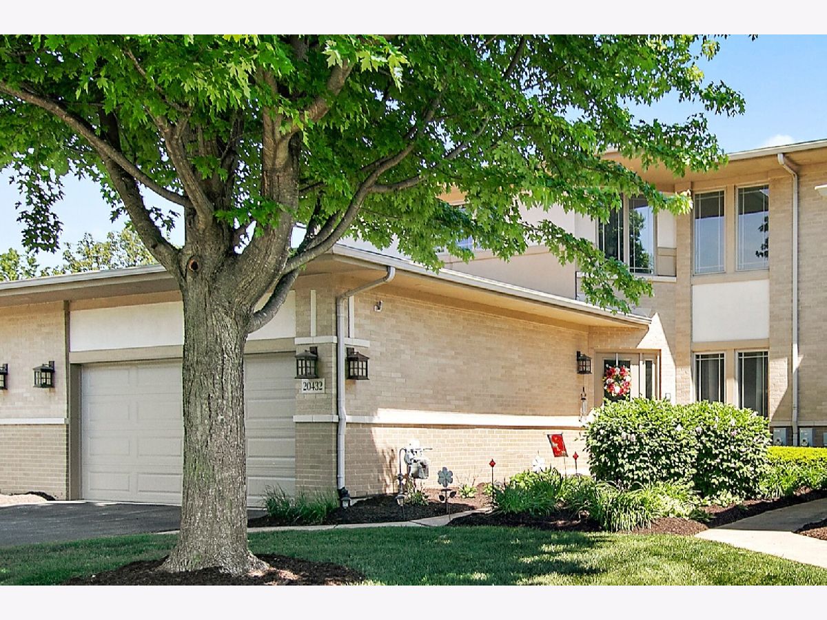 Townhomes For Sale Prairie Creek Townhomes Frankfort Illinois, 20432 Fallingwater Circle