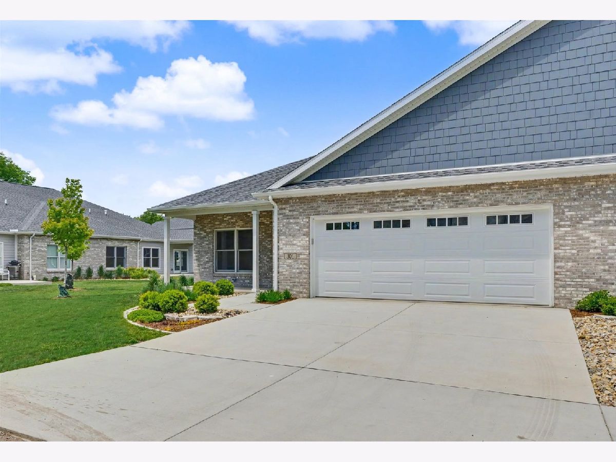 Condos & Townhomes For Sale Grayhawk Estates Fairbury Illinois, 306 Pine Street