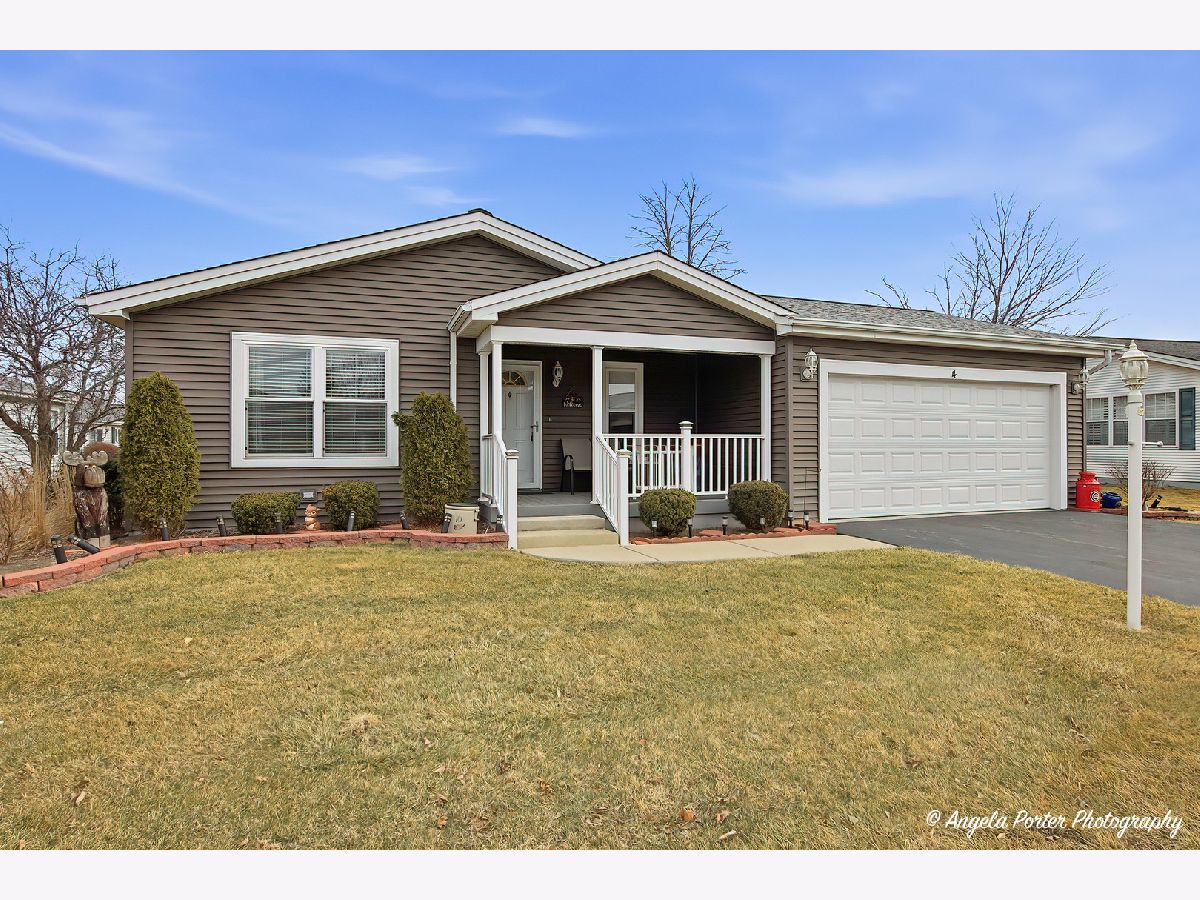 Homes & Condos & Townhomes For Sale Saddlebrook Farms Grayslake Illinois, 4 Hialeah Court