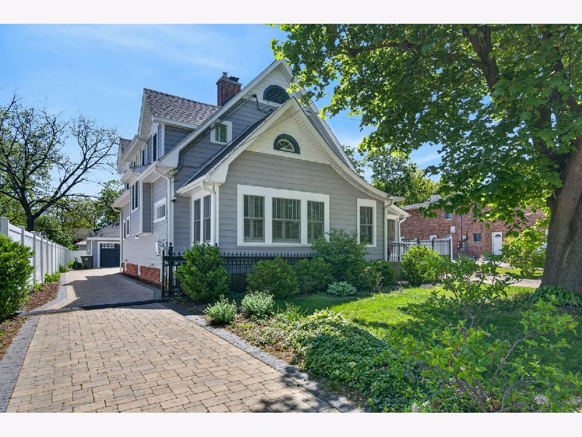  For Sale Libertyville Illinois, 112 Douglas Avenue