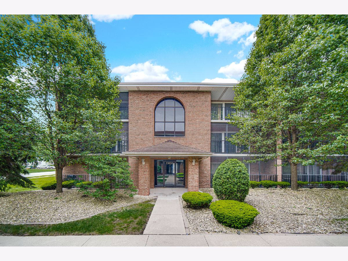  For Sale Crestwood Illinois, 13434 Circle Drive