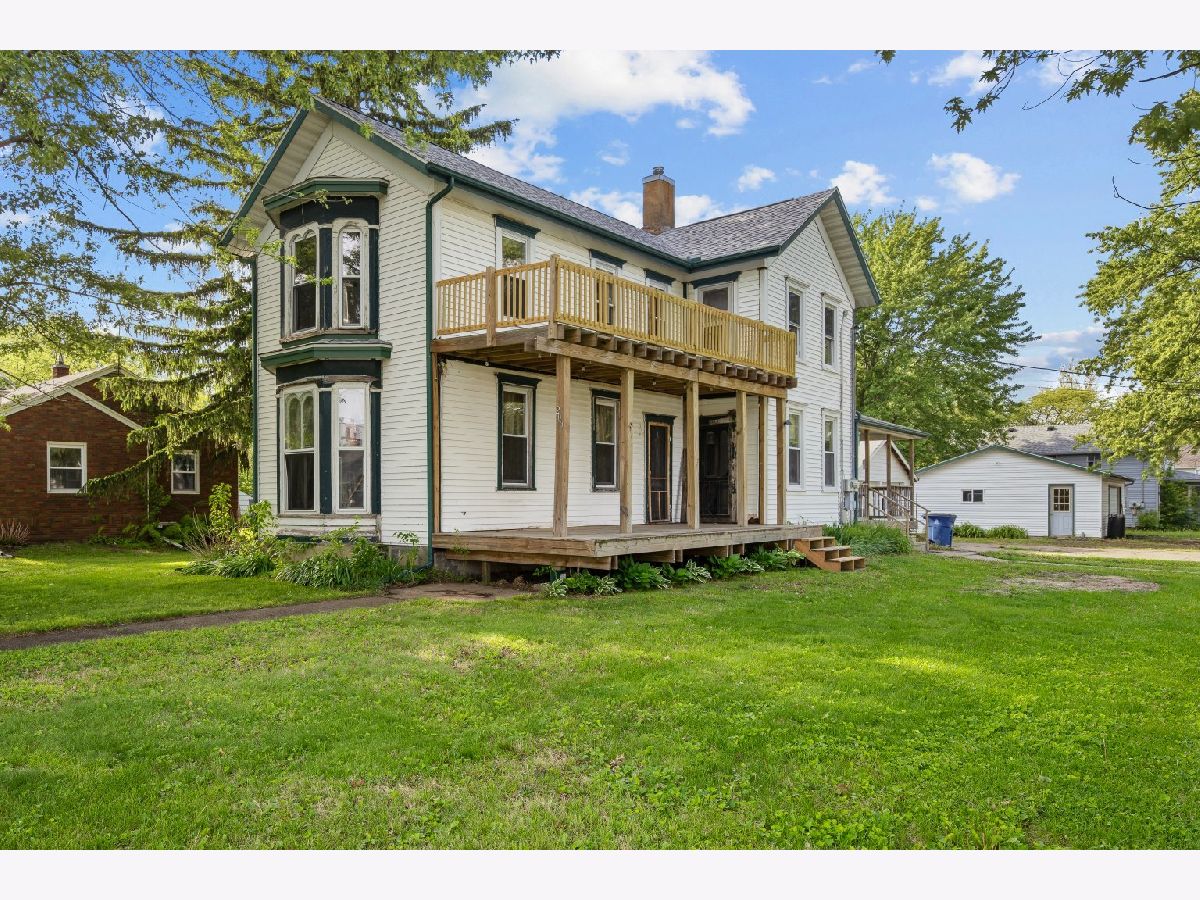  For Sale Cambridge Illinois, 200 Locust Street