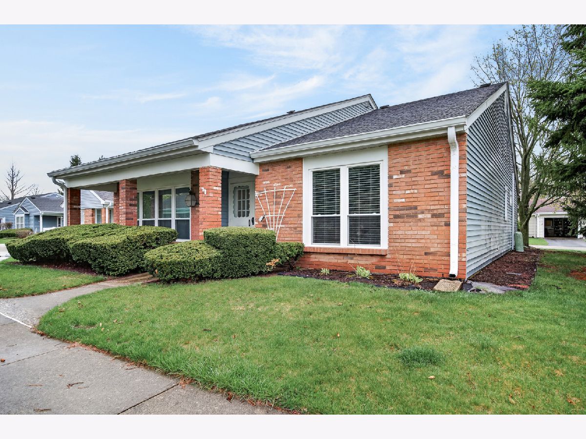 Townhomes & Condos & Homes For Sale Leisure Village Fox Lake Illinois, 7225 Oxford Circle