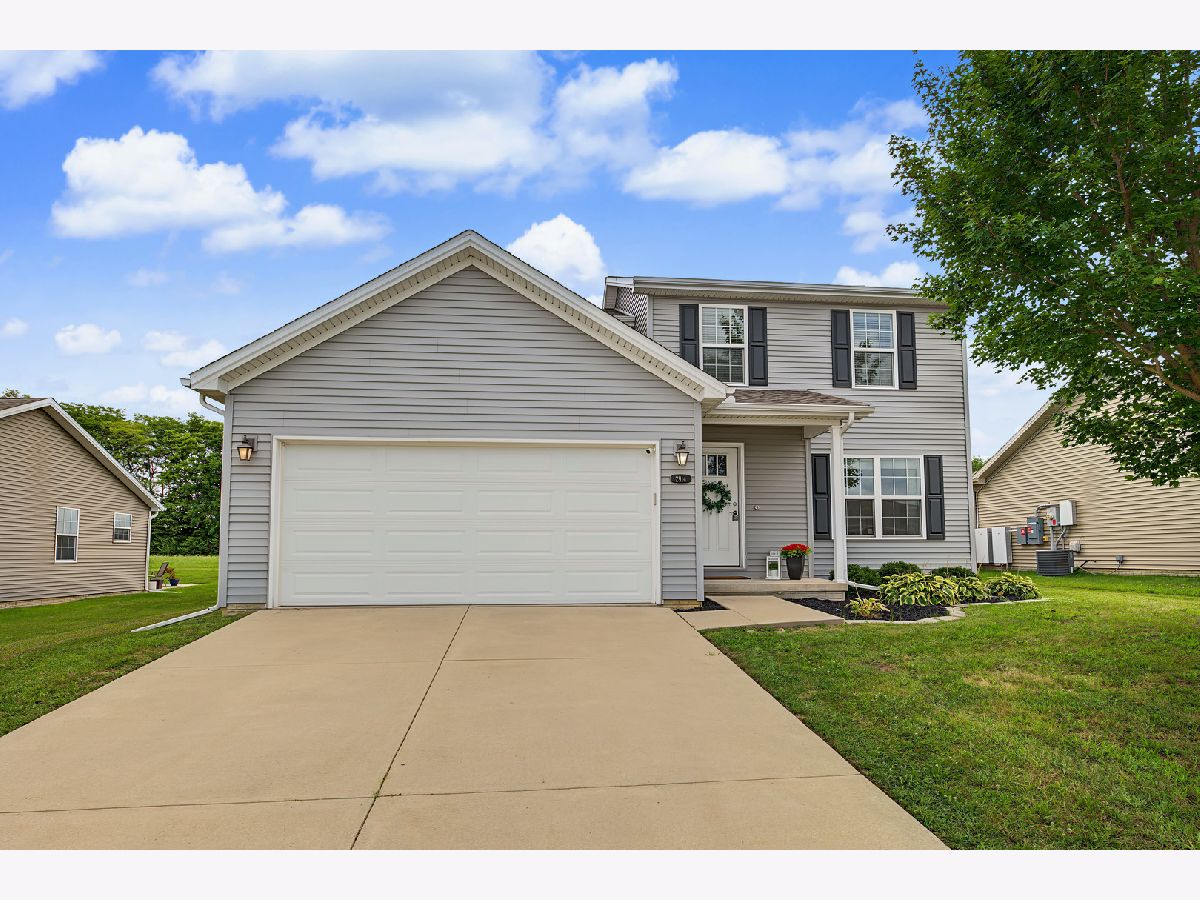 Homes & Condos & Townhomes For Sale Cedar Ridge Bloomington Illinois, 2914 Conlor Drive