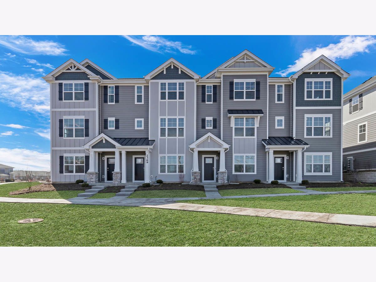 Condos & Townhomes For Sale The Townes At Oak Creek Mundelein Illinois, 557 Yosemite Way