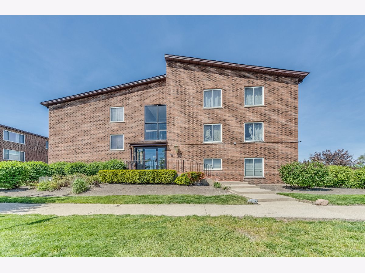 Condominiums For Sale 12 Oaks Elk Grove Village Illinois, 900 Perrie Drive