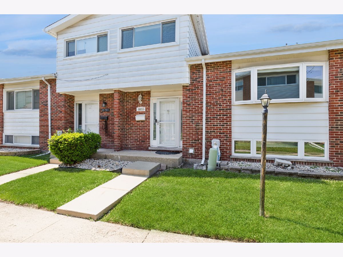  For Rent Niles Illinois, 8058 Lyons