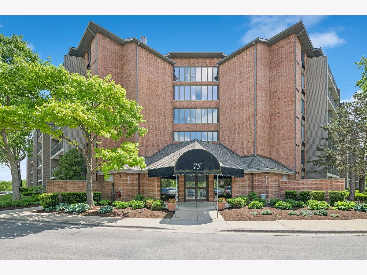 Condos & Townhomes For Sale 12 Oaks At Schaumburg Schaumburg Illinois, 75 Kristin Circle