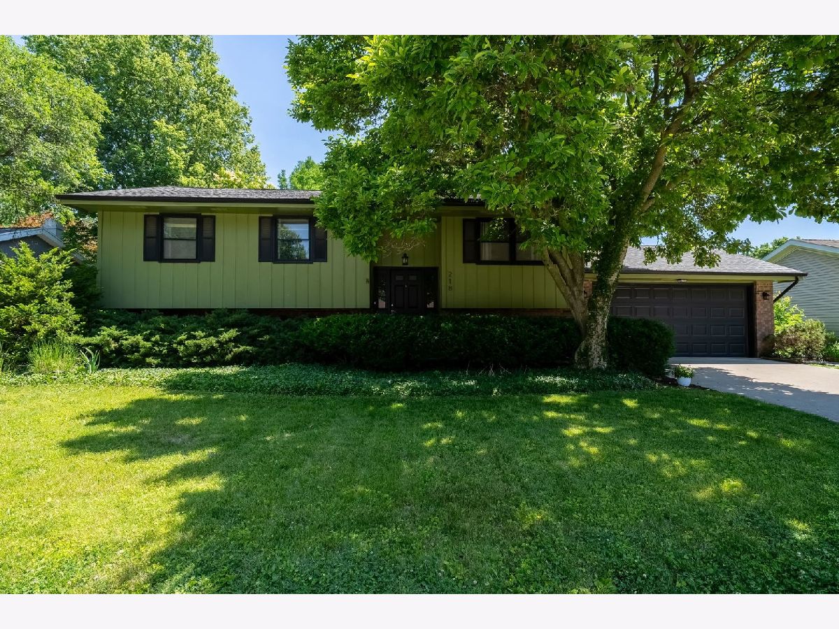 Homes & Condos & Townhomes For Sale University Estates Normal Illinois, 218 Cambridge Drive
