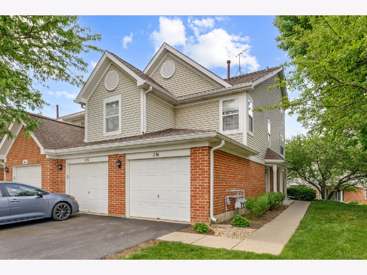 Townhomes & Condos For Sale Turnberry Manor Roselle Illinois
