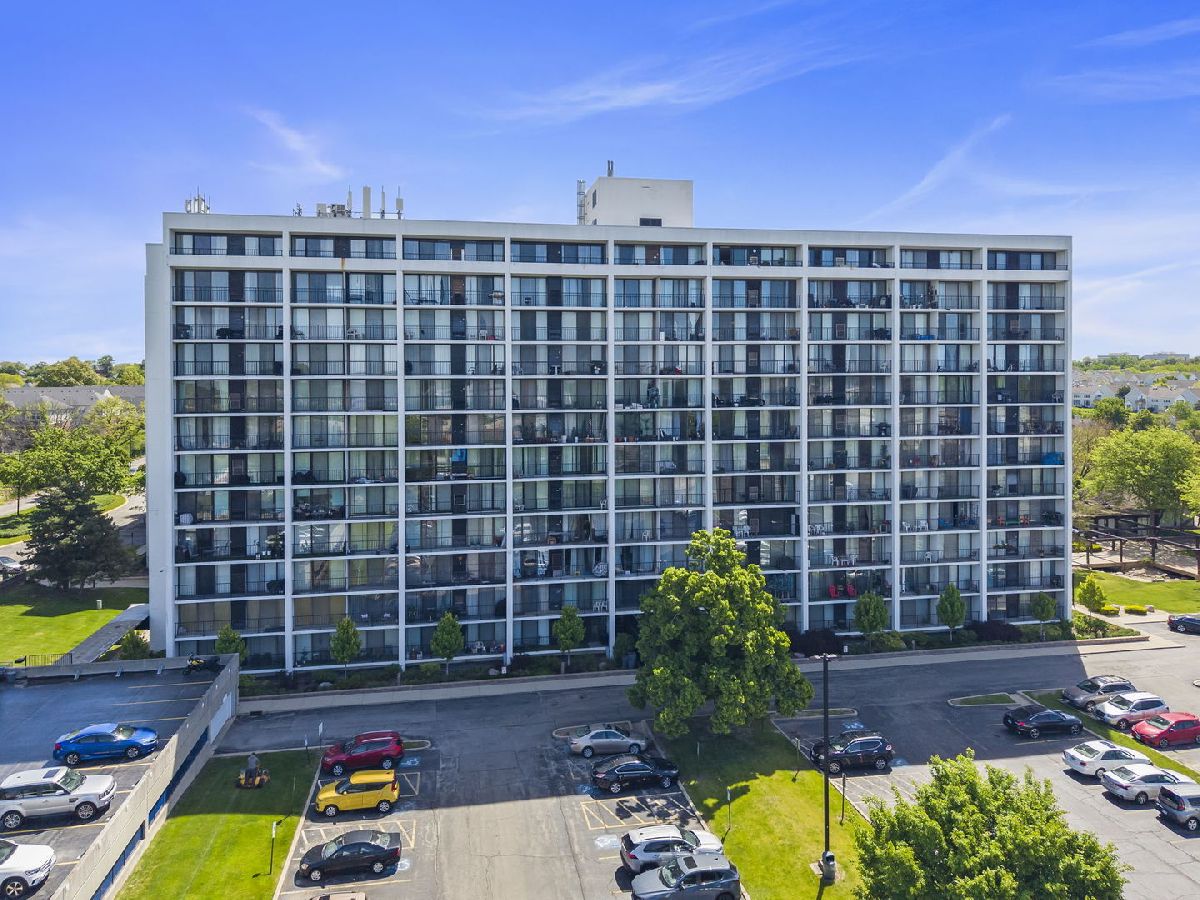 Condominiums For Sale Cove Landing Lombard Illinois, 2005 Finley Road
