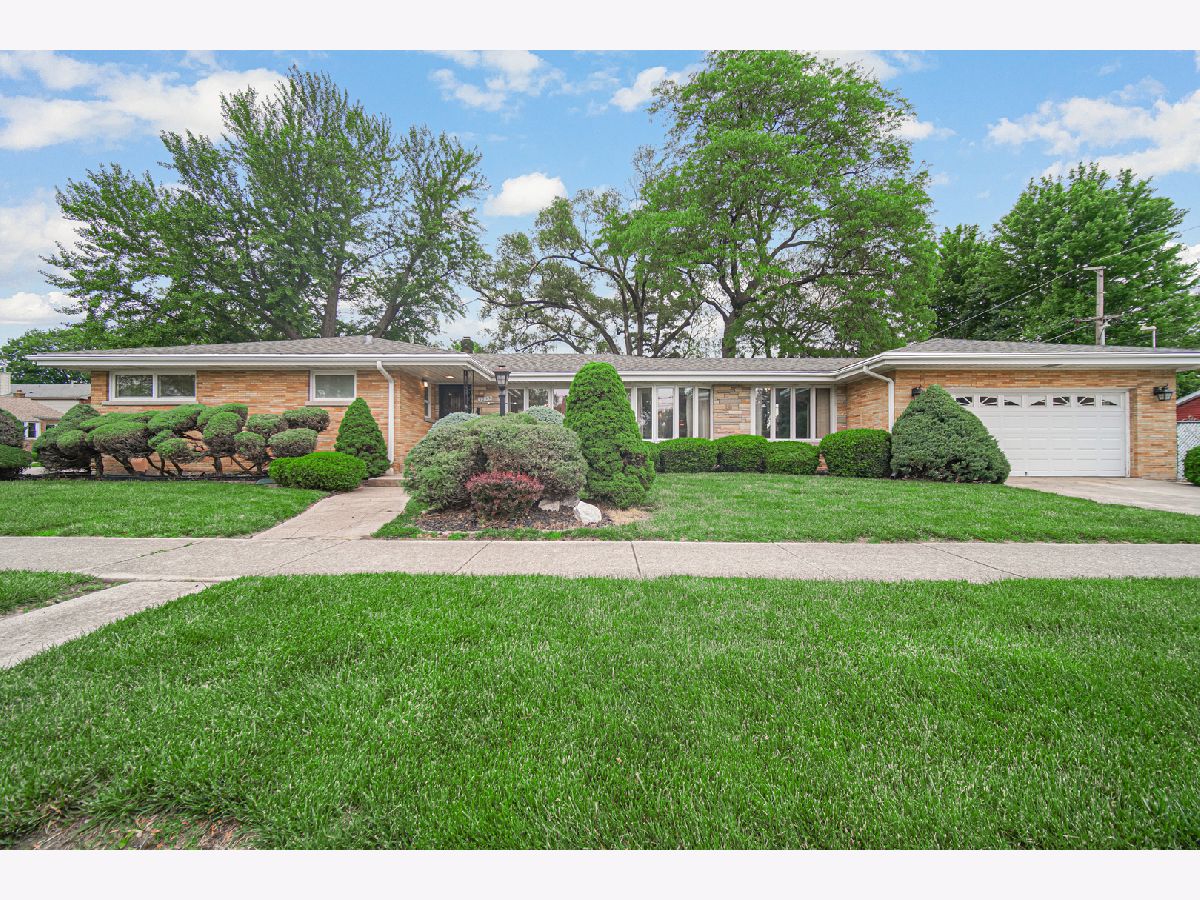  For Sale Evergreen Park Illinois, 9259 Springfield Avenue