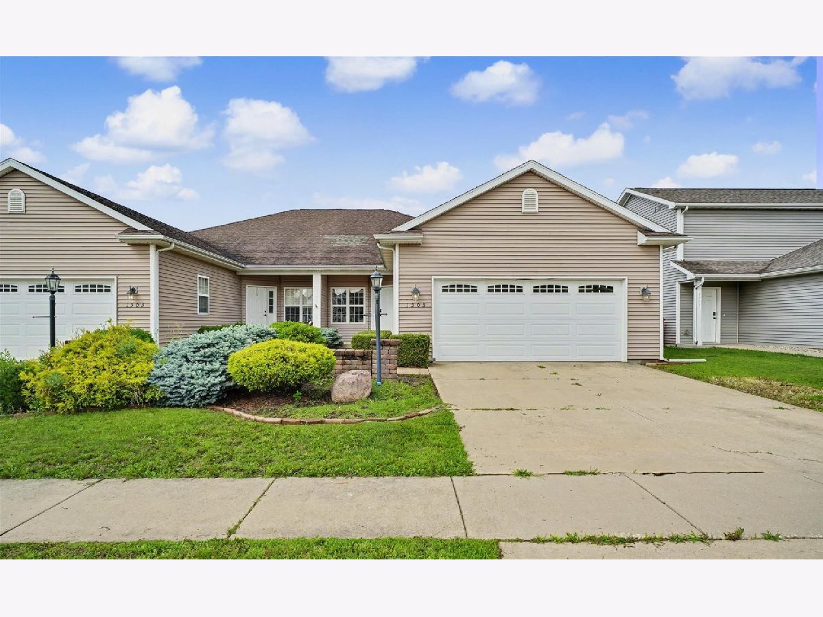 Condominiums & Homes For Sale Boulder Ridge Champaign Illinois, 1505 Stonebluff Court