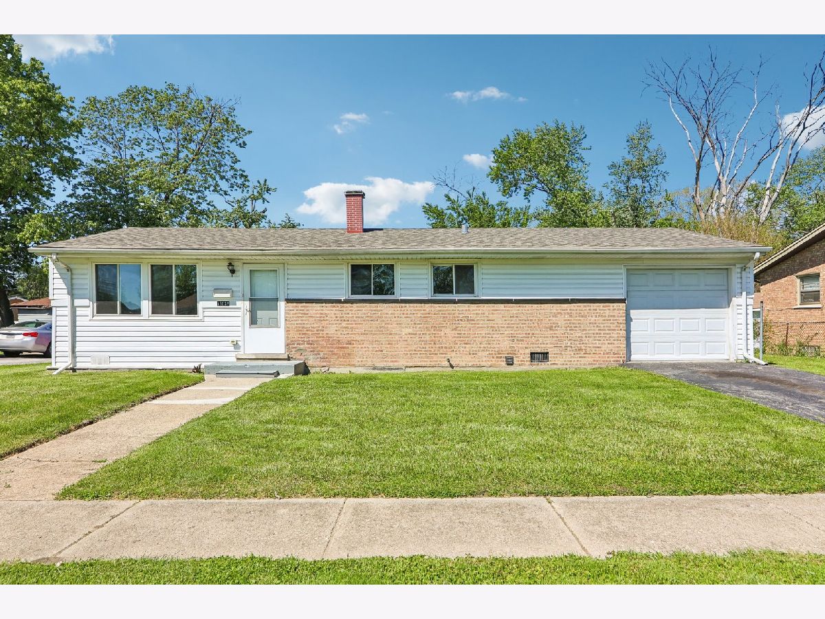 For Sale Markham Illinois, 16032 Circle Drive