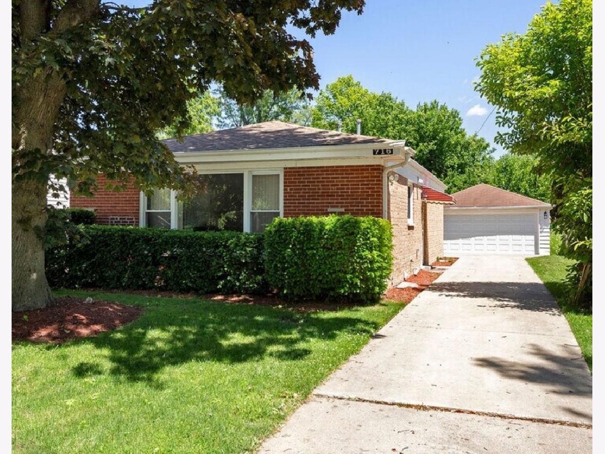  Rented Wilmette Illinois, 716 Laramie