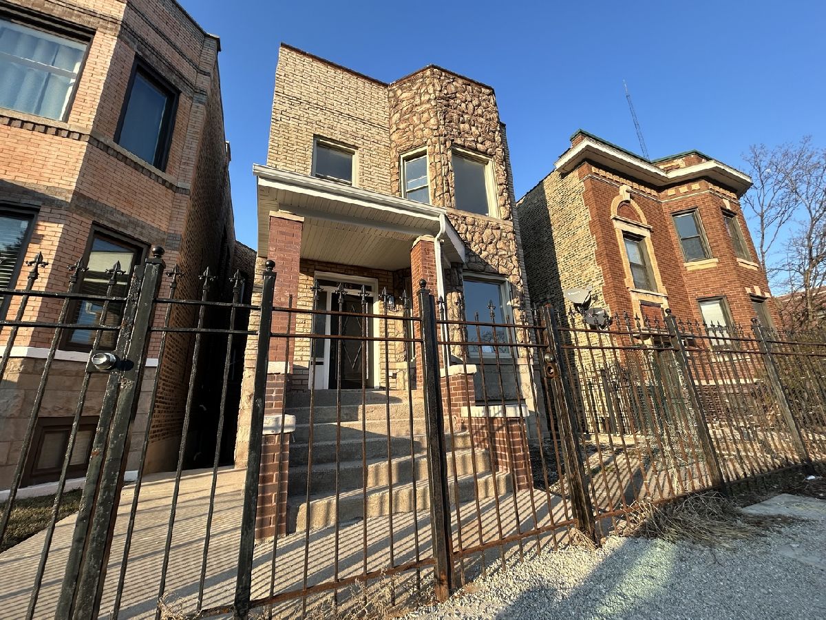  Rented Chicago Illinois, 2902 Diversey