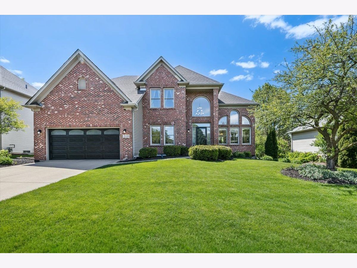  For Sale South Elgin Illinois, 2119 Thornwood Drive