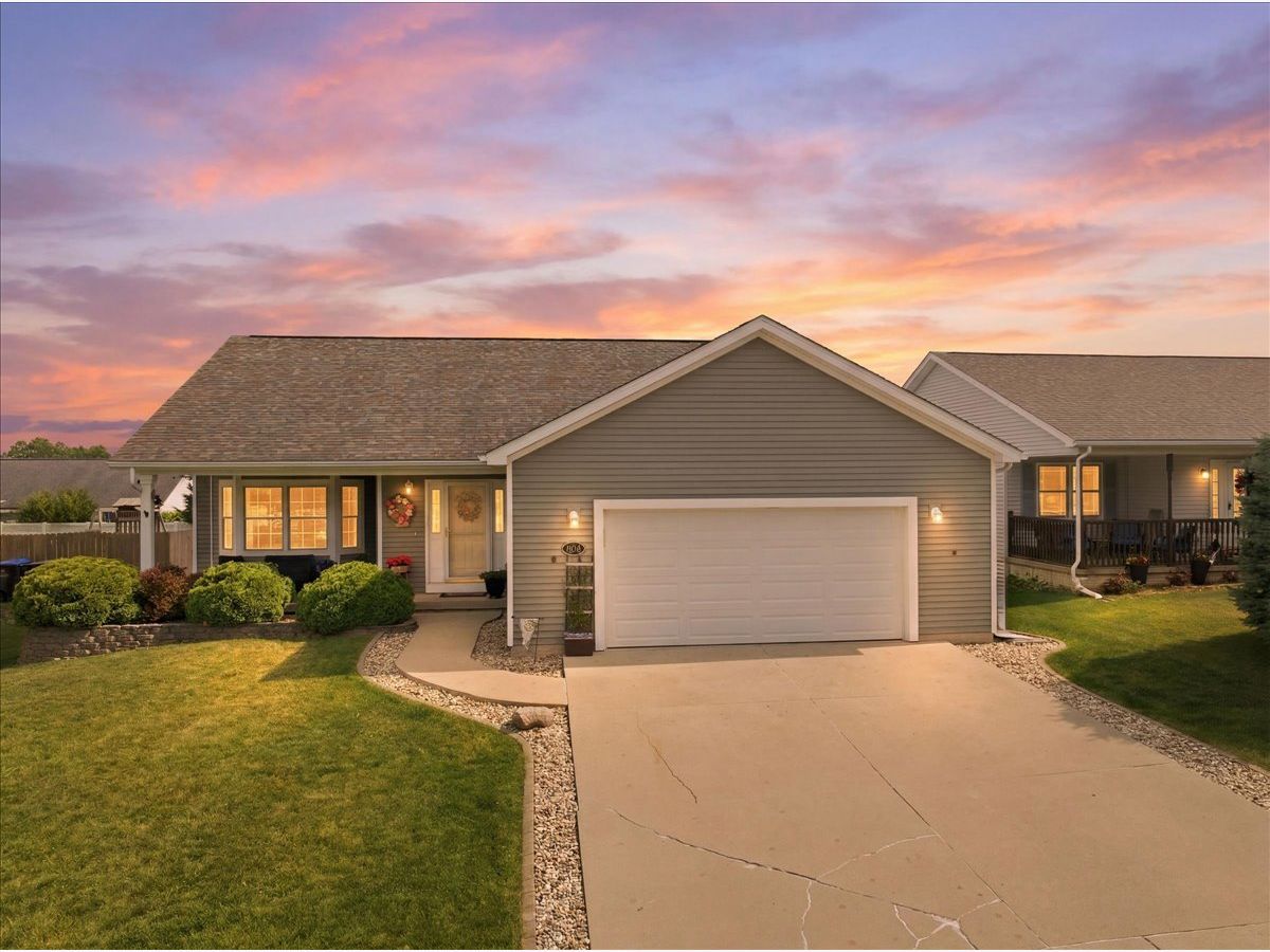  For Sale Bloomington Illinois, 2706 Stratmoor Drive