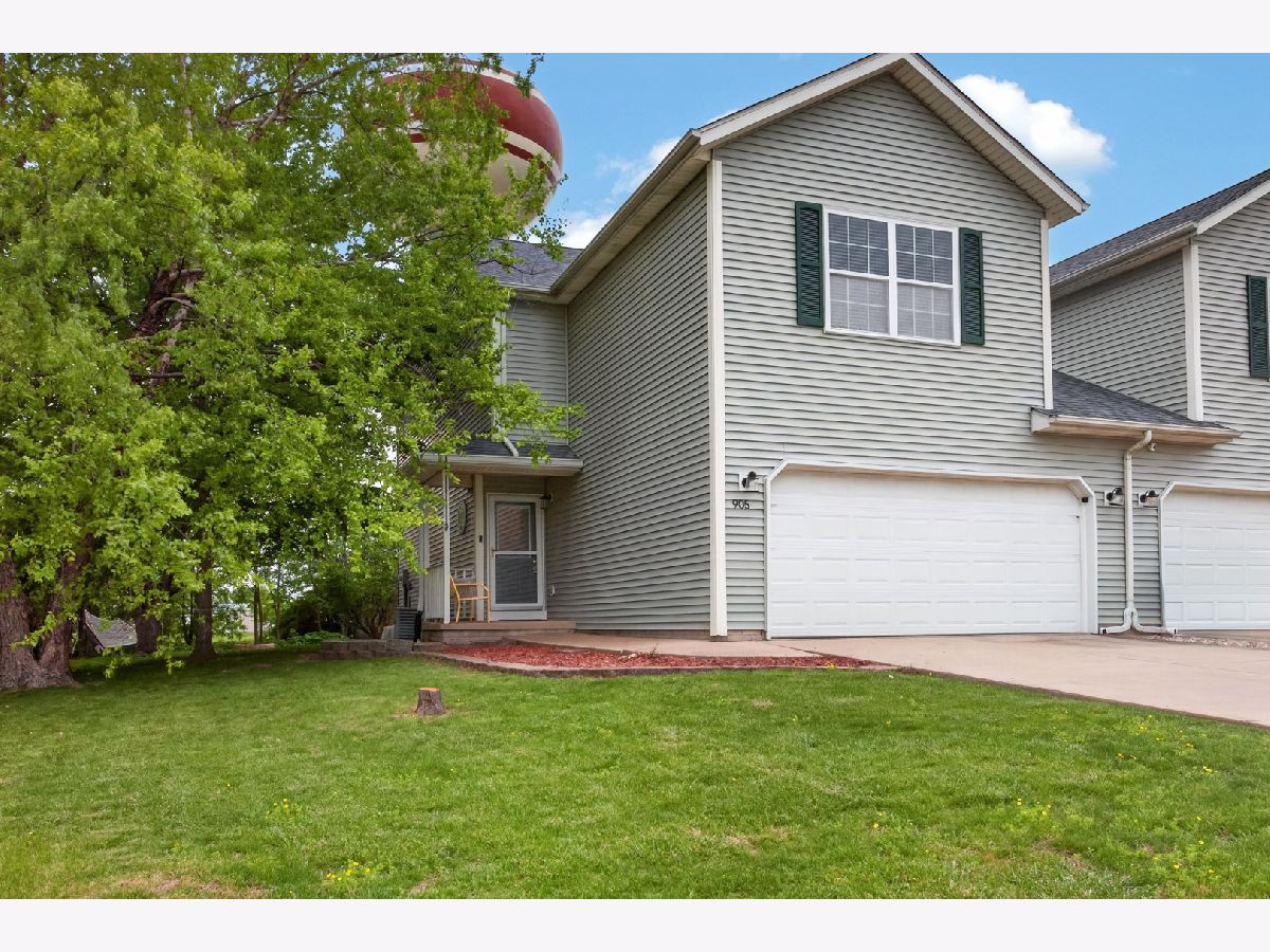  For Sale Leroy Illinois, 905 Taylor Lane