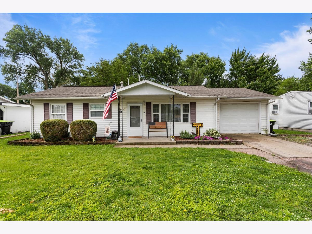  For Sale Tuscola Illinois, 1003 Fairview Drive
