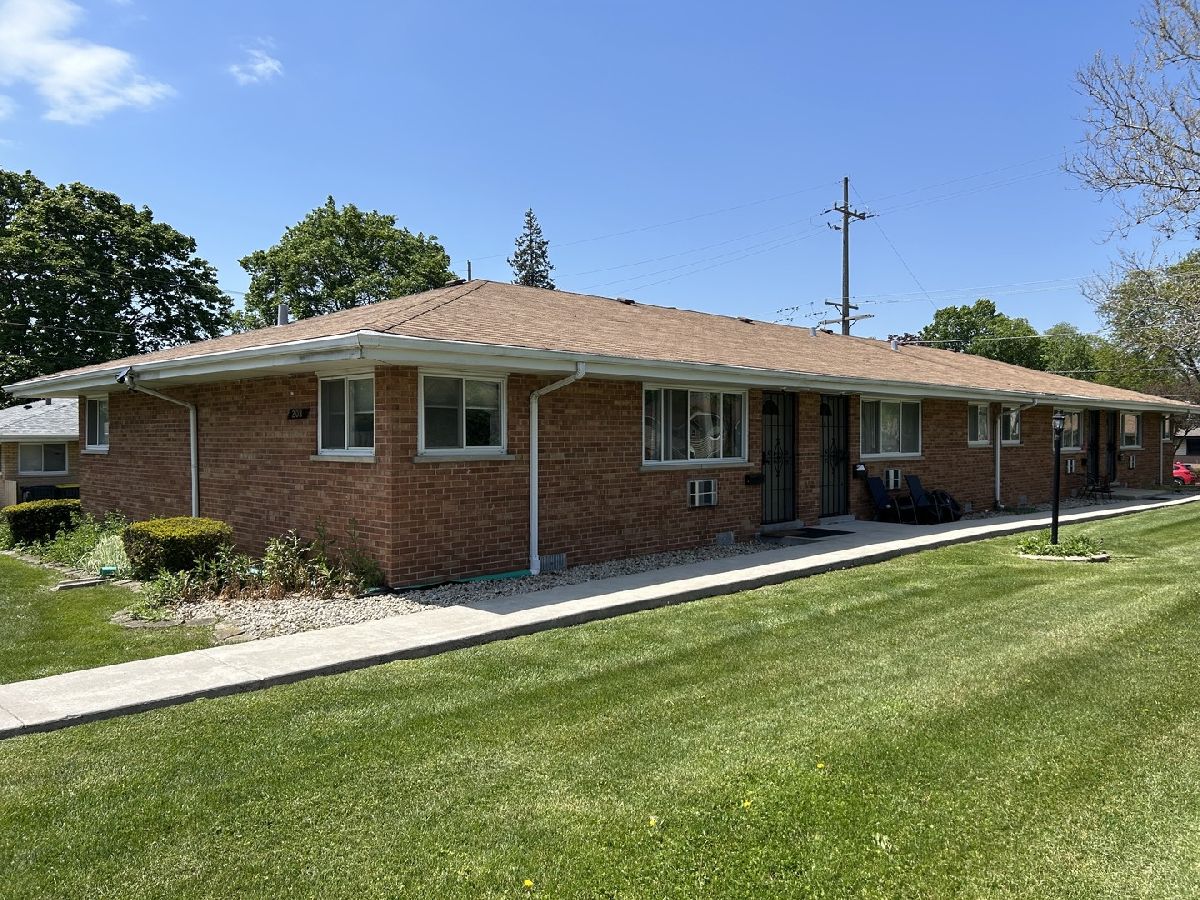  Rented Roselle Illinois, 208 Walter
