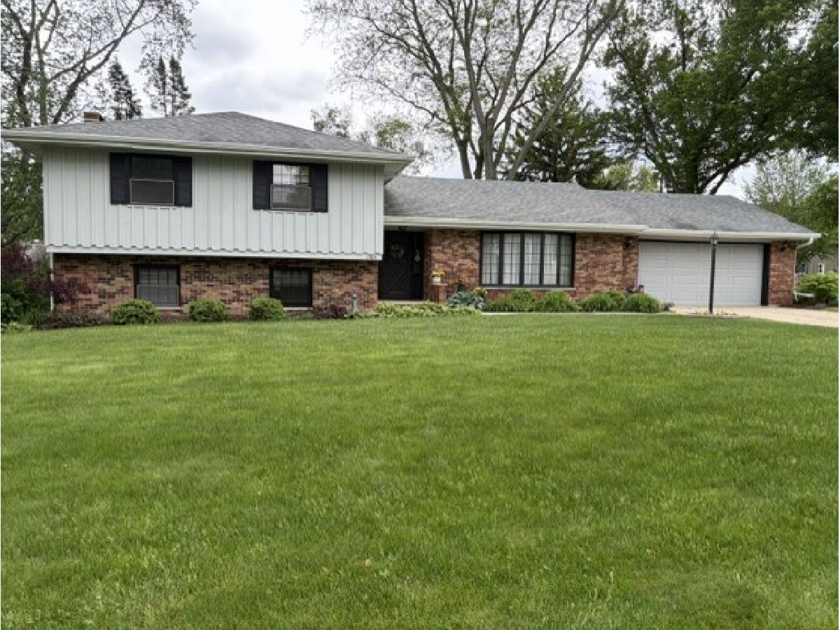  For Sale Mendota Illinois, 1505 Lakewood Drive