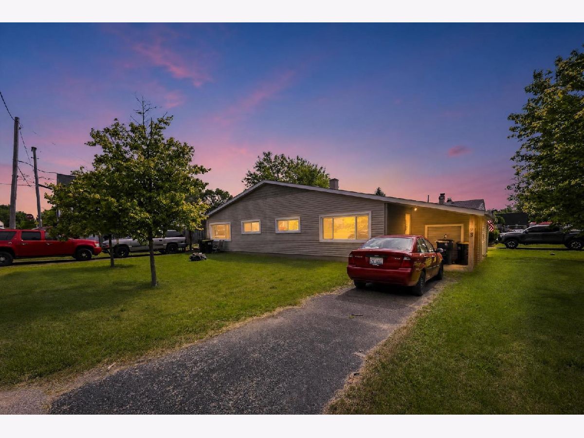  For Sale Mchenry Illinois, 110 Valley View Drive