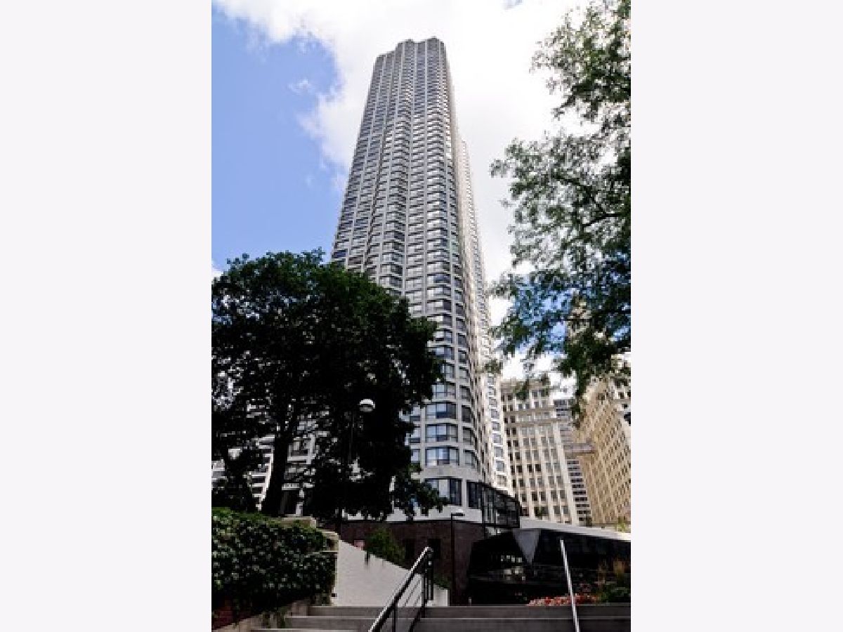 Condominiums For Rent River Plaza Chicago Illinois, 405 Wabash