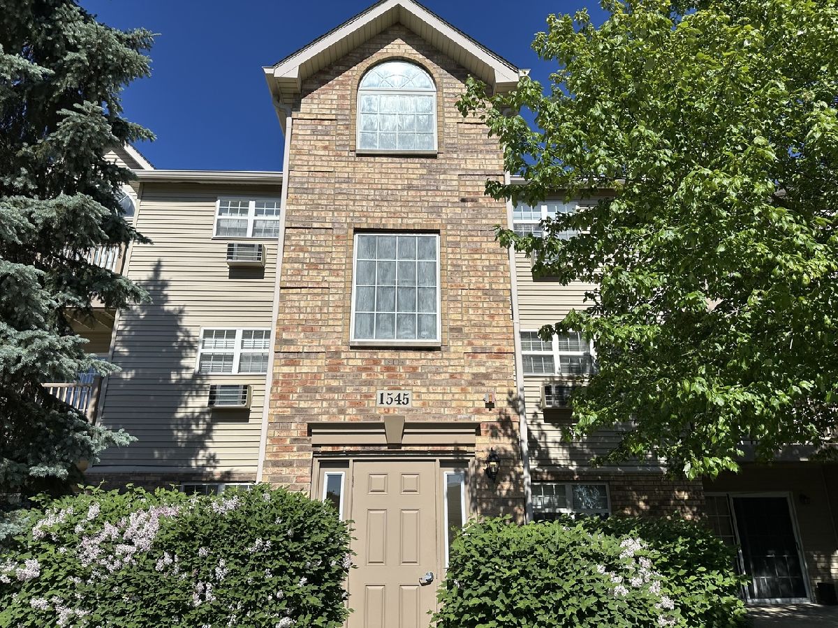  For Rent Round Lake Beach Illinois, 1545 Crystal Rock