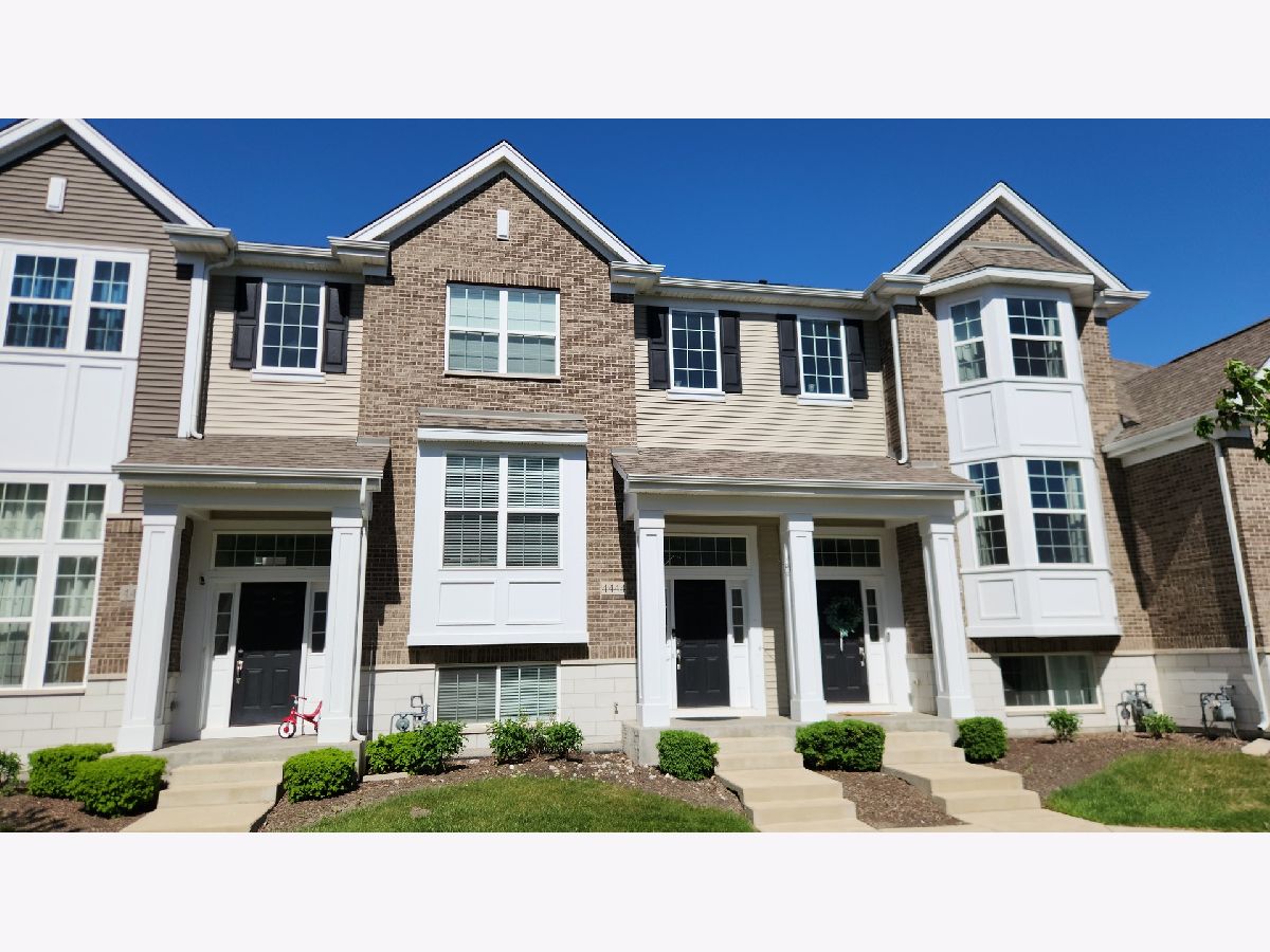 Townhomes For Rent Emerson Park Naperville Illinois, 4444 Monroe