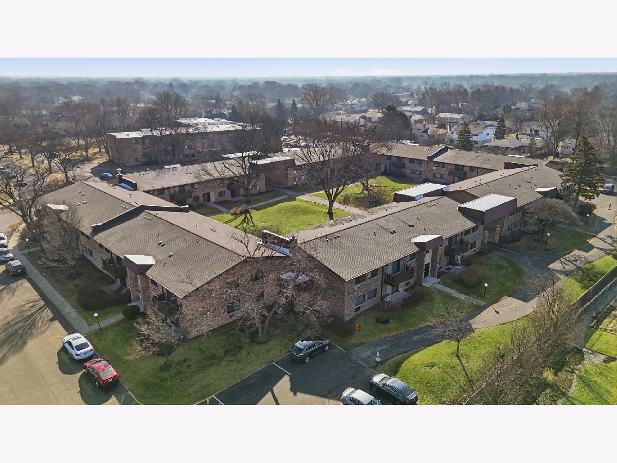 Condominiums For Sale Windsor Woods Arlington Heights Illinois, 2620 Windsor Drive
