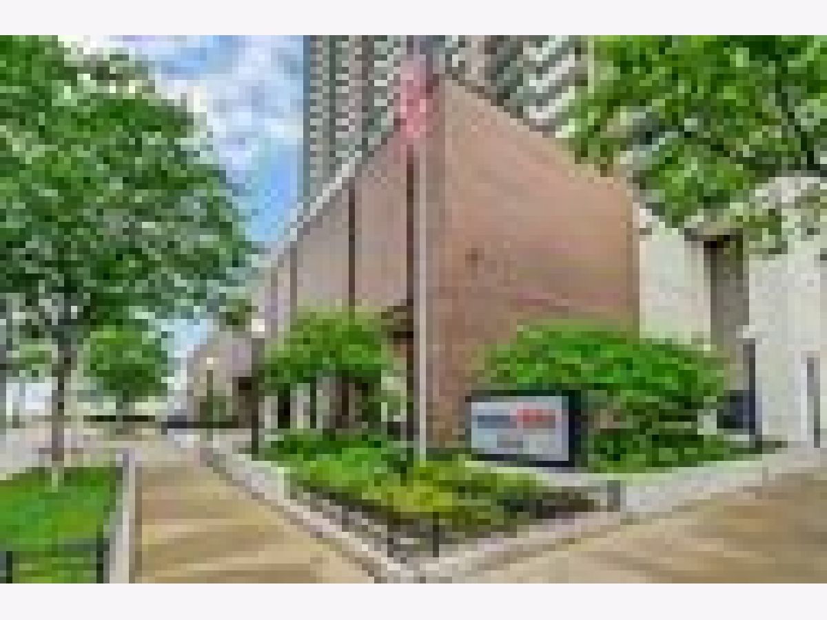  For Sale Chicago Illinois, 6033 Sheridan Road