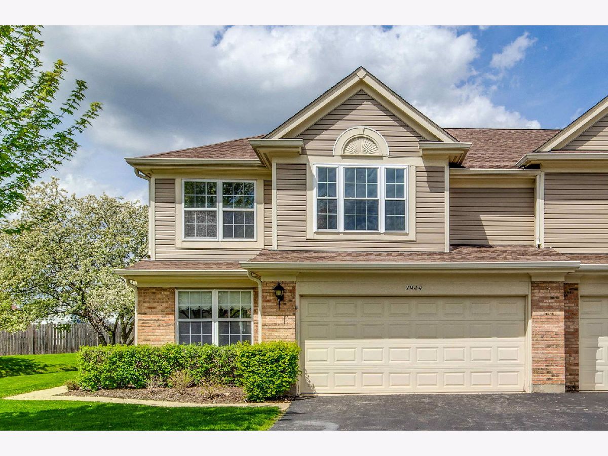 Townhomes & Condos For Sale Towne Place West Schaumburg Illinois, 2944 Oak Court