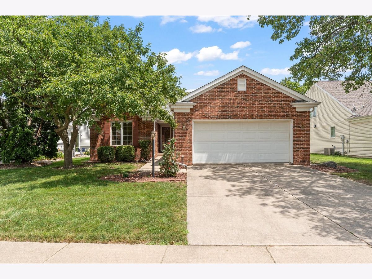Condominiums & Homes For Sale Ponds Of Windsor Champaign Illinois, 2412 Stillwater Drive