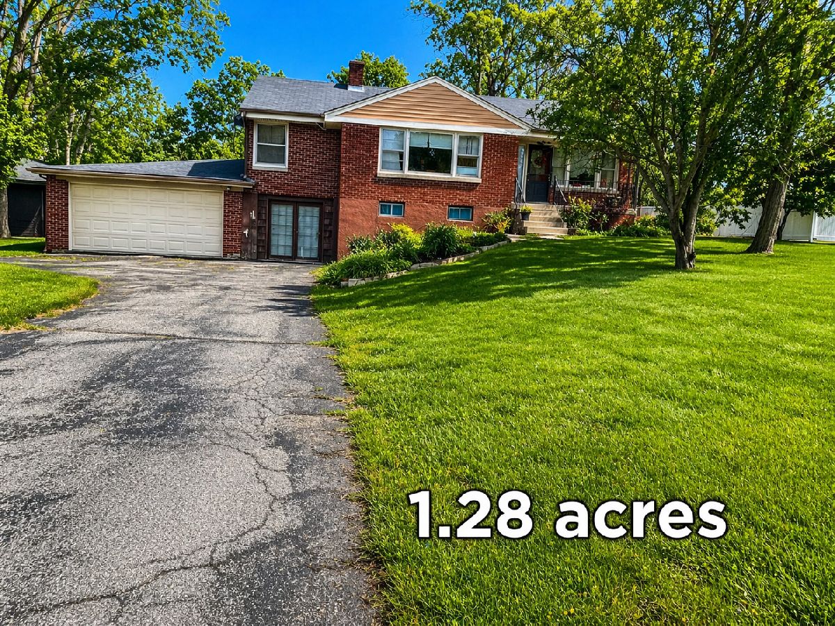  For Sale Roselle Illinois, 22W130 Irving Park Road
