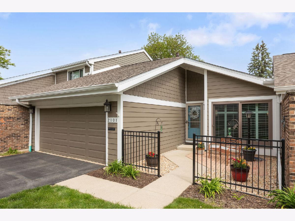 Condos & Townhomes & Homes For Sale The Streams Wheaton Illinois, 2101 Timber Lane