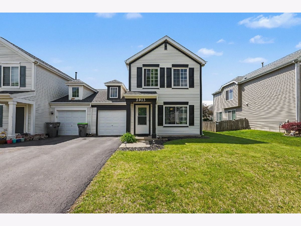 Townhomes & Homes For Sale Montgomery Crossings Montgomery Illinois, 2913 Meadowview Lane