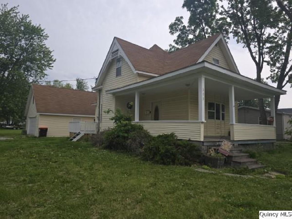  For Sale Carthage Illinois, 303 Washington
