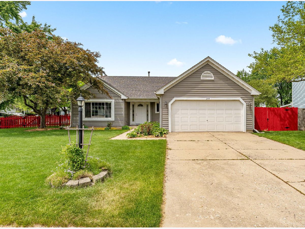 Homes & Townhomes For Sale Boulder Hill Montgomery Illinois, 200 Fernwood Road
