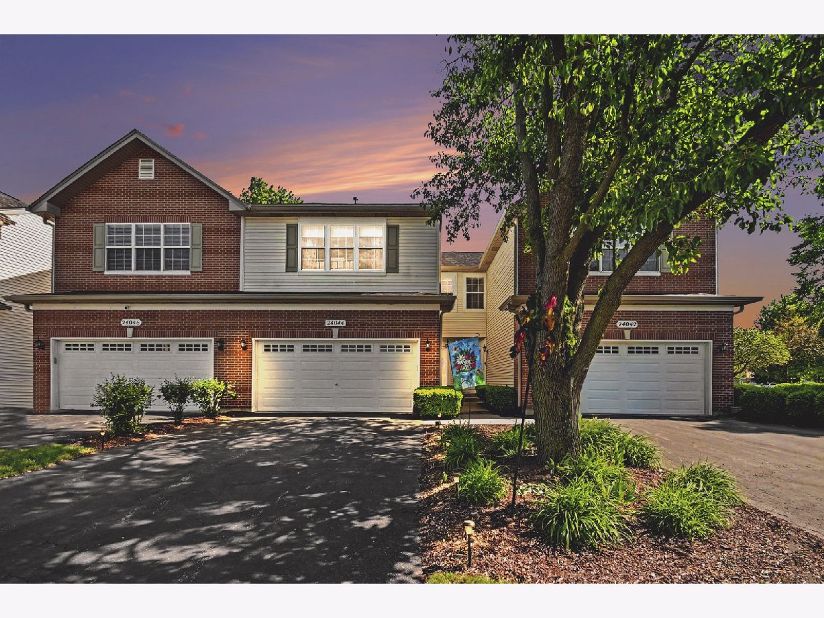 Townhomes & Condos For Sale Walnut Creek Plainfield Illinois, 24044 Walnut Circle