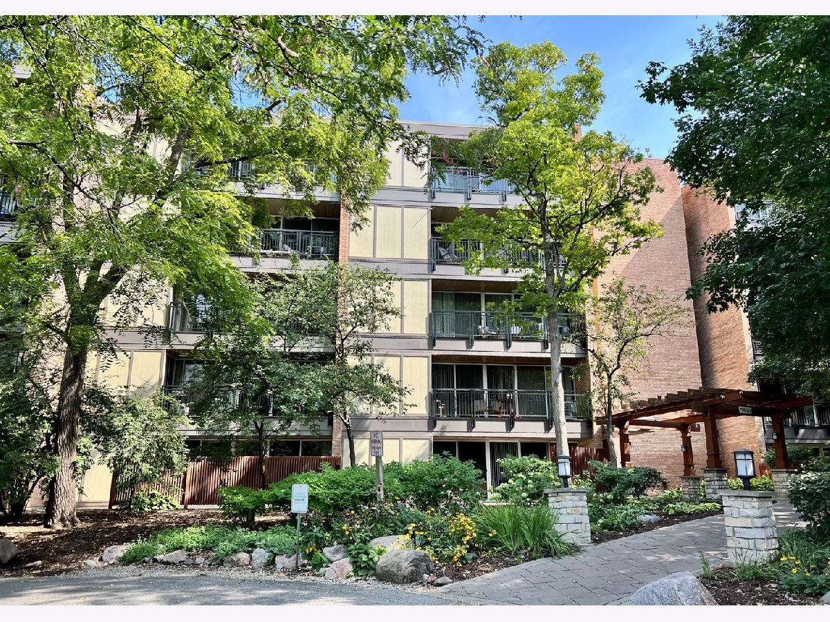 Condos & Townhomes Rented Four Lakes Lisle Illinois, 5900 Oakwood