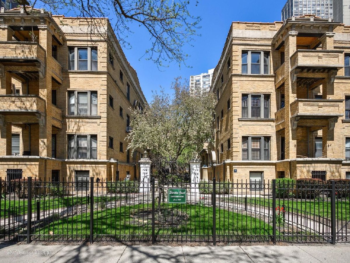 Sold Chicago Illinois, 722 Sheridan