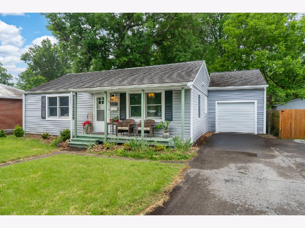  For Sale Carbondale Illinois, 1207 Hill Avenue