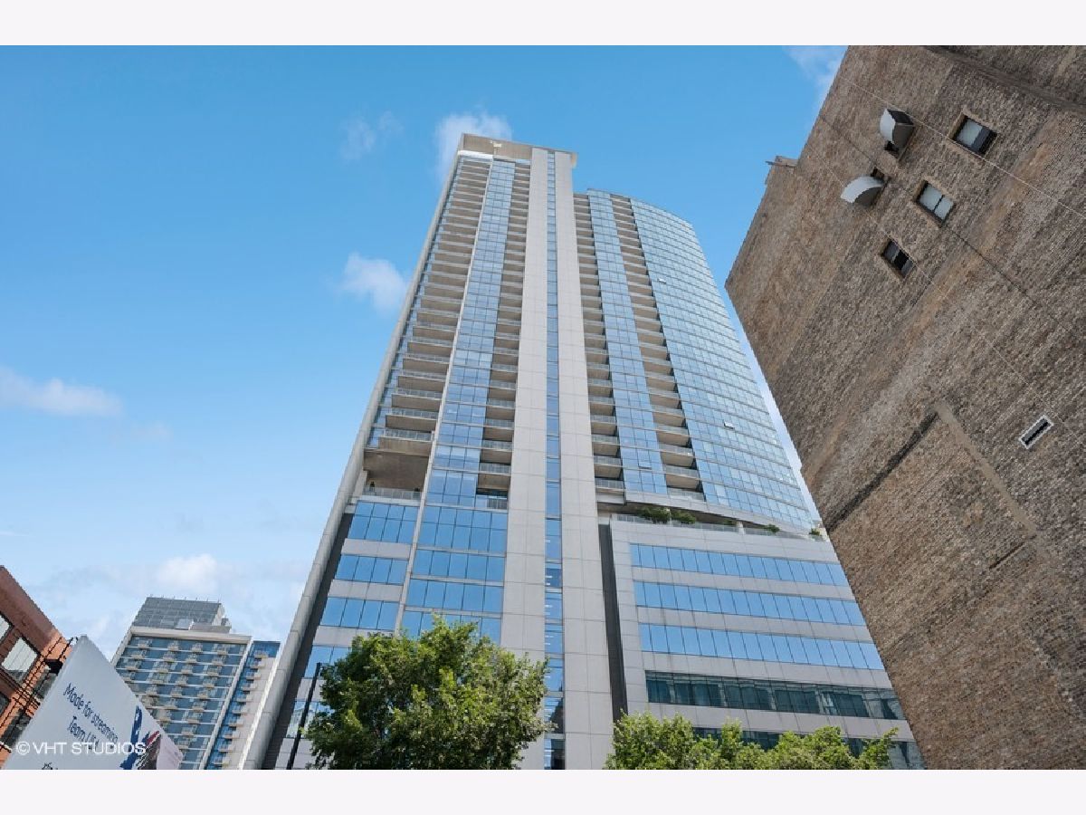 Condominiums Rented Silver Tower Chicago Illinois, 303 Ohio
