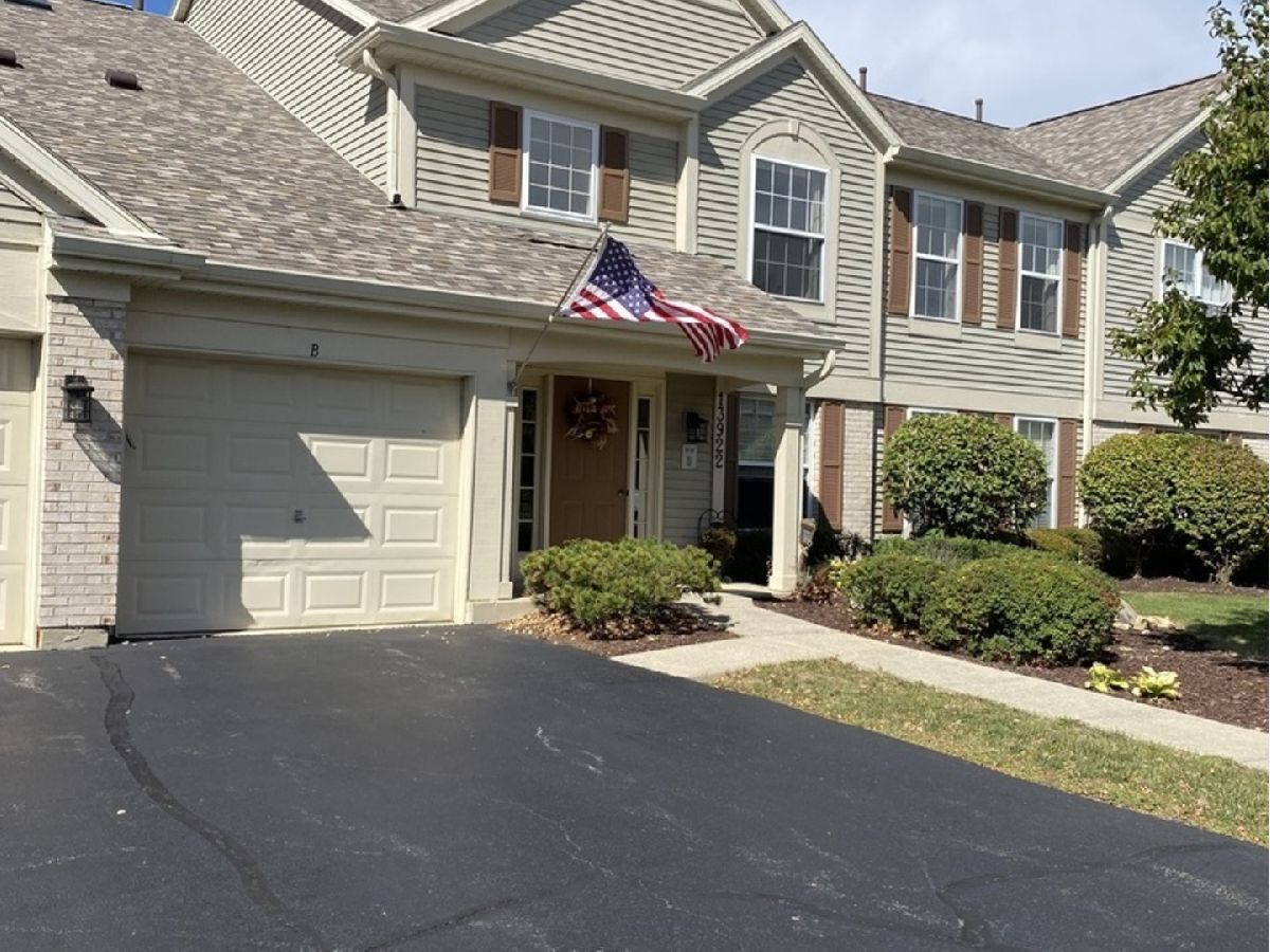 Townhomes & Condos & Homes For Rent Carillon Plainfield Illinois, 13922 Bristlecone