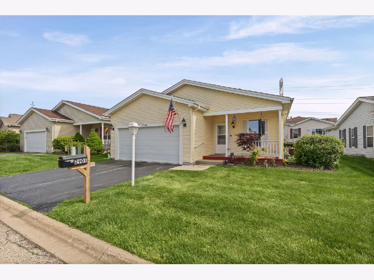 Homes & Condos & Townhomes For Sale Saddlebrook Farms Grayslake Illinois, 2905 Buckskin Lane